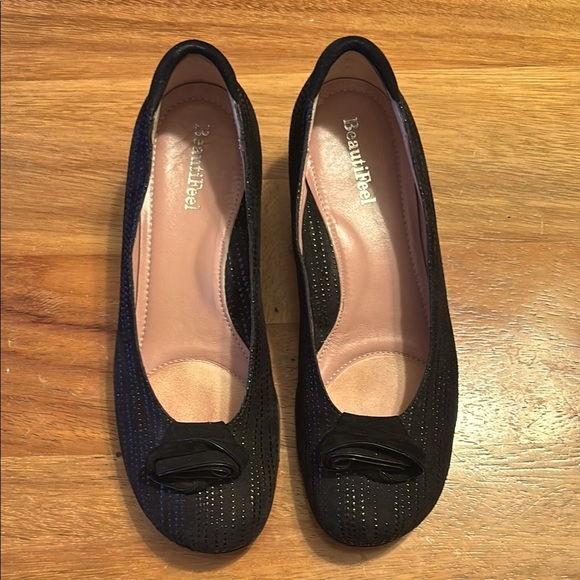 BEAUTIFEEL Dona Pump Black Trateggio Suede Floral Rosette Comfort Low Heel - Picture 1 of 8